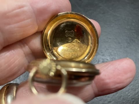 Taxatie van 14kt Gouden Medaillon Horloge – Professionele Expertise