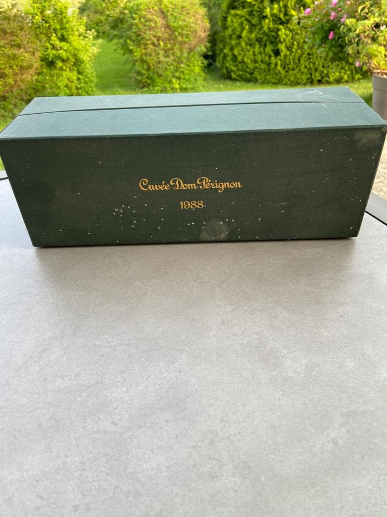 Taxatie van de Waarde van een Fles Champagne Dom Perignon Cuvee 1988 in de Originele Doos
