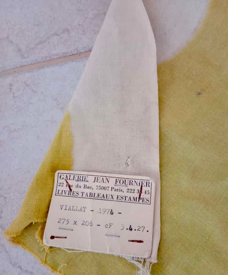 Taxatie van de waarde van een uniek en authentiek doek van Claude Viallat, geschilderd op stof, met afmetingen van 275×206 cm, daterend uit 1974.