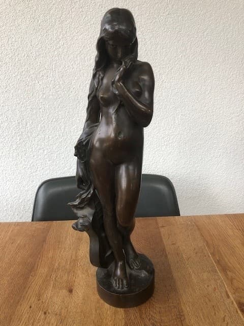 Taxatie van een vrouwelijke bronzen sculptuur van 38 cm, gesigneerd door Alexandre Falguiere