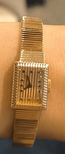Taxatie van de waarde van een Boucheron horloge uit 1958 in 18k roségoud met een mechanische opwindmechanisme in perfecte staat