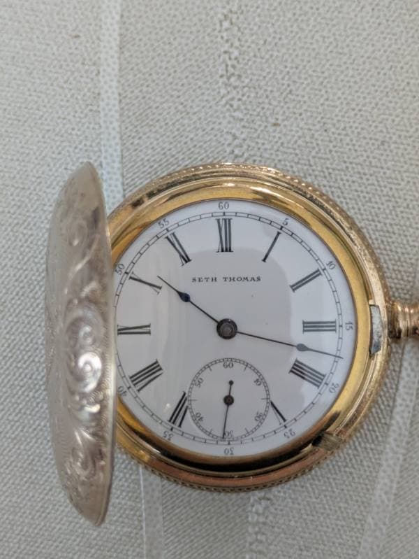 Taxatie van een uitzonderlijk kwaliteitsvol SETH THOMAS zakhorloge in 14K geelgoud, in perfecte werkende staat