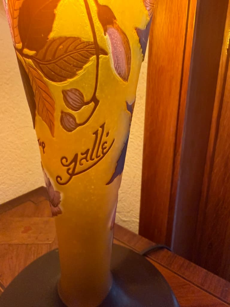 Taxatie van een uitzonderlijke Galle-lamp met afmetingen van 60 cm bij 30 cm