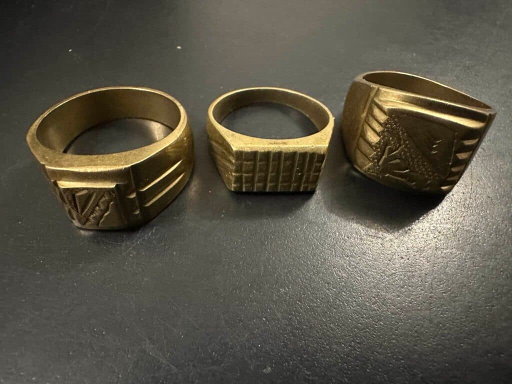 Taxatie van de waarde van Sieraden – Ring in 18 karaat goud 750/1000 – 3 zichtbare stempels Taxatie van de waarde van Sieraden – Ring in 18 karaat goud 750/1000 – 3 zichtbare stempels