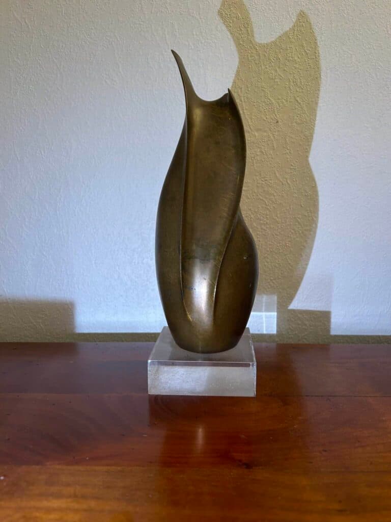 Taxatie van de waarde van een Bronzen Beeld, Ondertekend Onbekend, 8 x 24 cm en 6 kilo. Taxatie van de waarde van een Bronzen Beeld, Ondertekend Onbekend, 8 x 24 cm en 6 kilo.