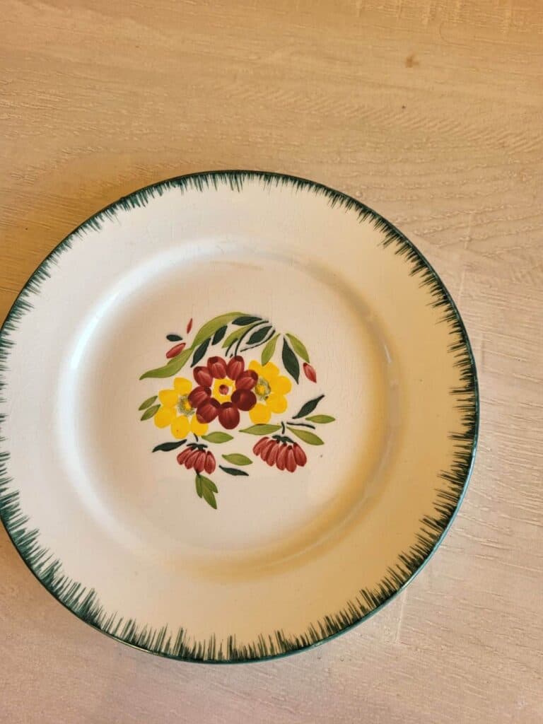 Taxatie van de Prijs voor de Oude Keramiek van Servies Porselein Opaque Lunéville K G Eau Bonne: Diepe Borden, Platte Borden en Dessertborden, Plus Soepterrine. Taxatie van de Prijs voor de Oude Keramiek van Servies Porselein Opaque Lunéville K G Eau Bonne: Diepe Borden, Platte Borden en Dessertborden, Plus Soepterrine.