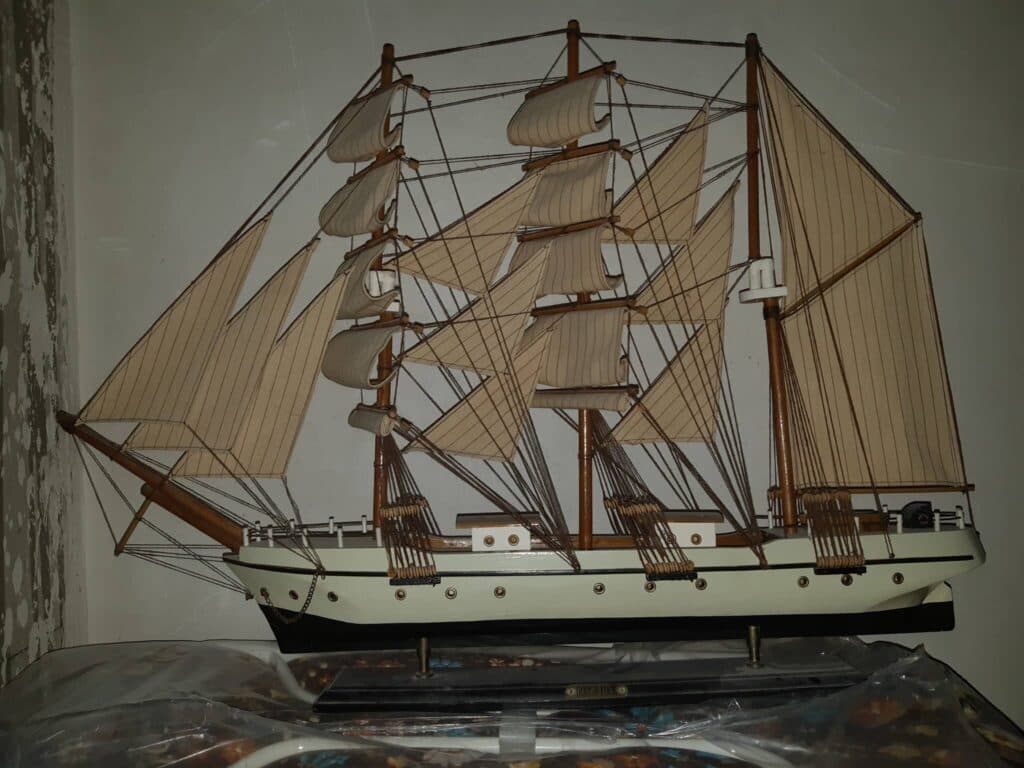 Taxatie van de waarde van een houten maquette van de Gorch Fock Taxatie van de waarde van een houten maquette van de Gorch Fock