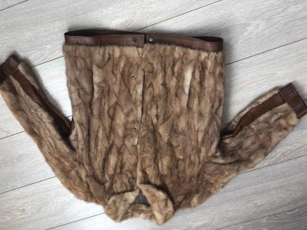 Taxatie van de prijs voor Vintage Bontjas met Leren Rand en Nieuwe Voering Taxatie van de prijs voor Vintage Bontjas met Leren Rand en Nieuwe Voering