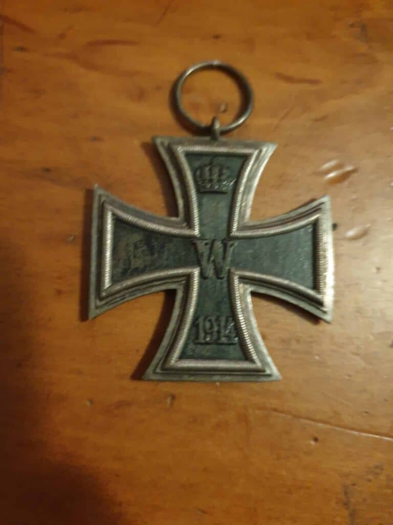 Taxatie van de Duitse militaire medaille, symbool van moed en toewijding van de Eerste Wereldoorlog Taxatie van de Duitse militaire medaille, symbool van moed en toewijding van de Eerste Wereldoorlog