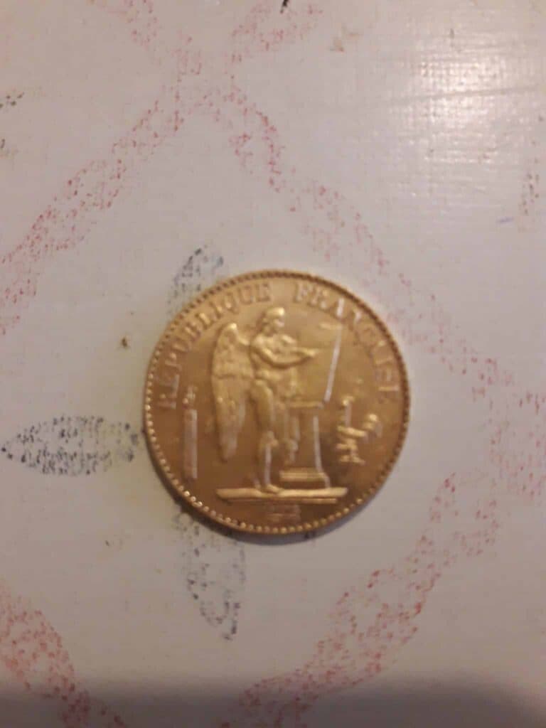 Taxeren van de prijs van een 20 franc munt uit 1896. Taxeren van de prijs van een 20 franc munt uit 1896.