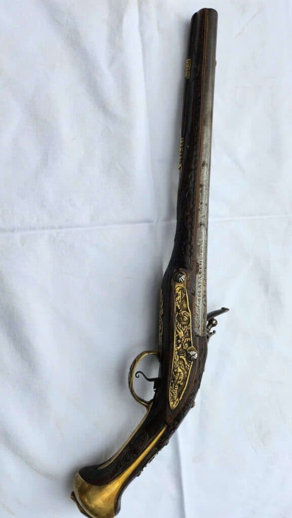 Taxatie van een Flintlock Pistol L.LAZARINO Gemaakt in Brescia, Italië in de 17e of 18e Eeuw. Taxatie van een Flintlock Pistol L.LAZARINO Gemaakt in Brescia, Italië in de 17e of 18e Eeuw.