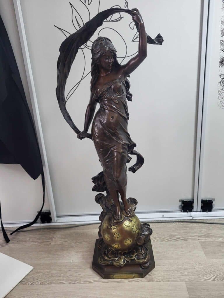 Taxatie Bronze Aurore door Auguste Moreau, 90cm, 21.2kg Taxatie Bronze Aurore door Auguste Moreau, 90cm, 21.2kg