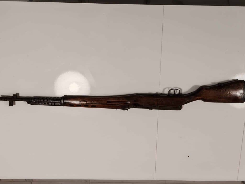 Taxatie van waarde voor een historisch Russisch geweer Tokarev SVT 40 uit 1941