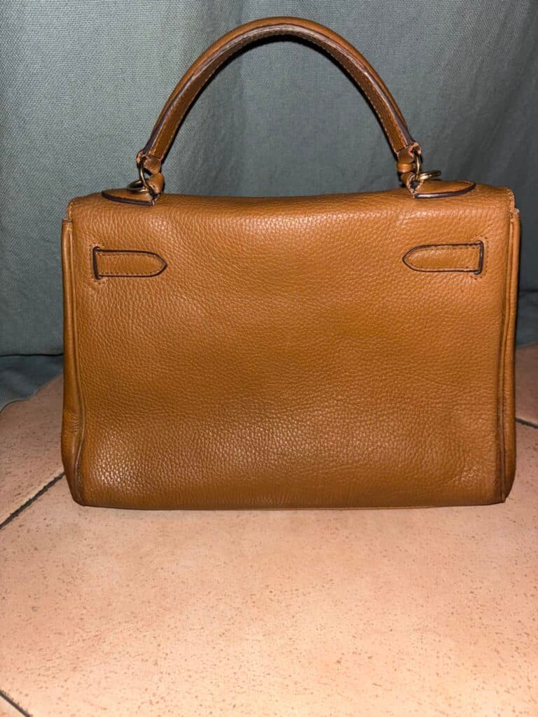 Taxatie van de waarde van de vintage tas model Kelly 32 van het huis Hermès