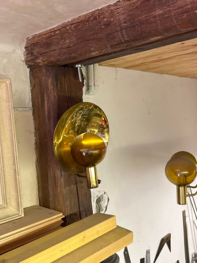 Taxatie van de prijs voor een kroonluchter en zijn wandlamp T372 in perfecte staat, gesigneerd door Agnes Jakobsson.