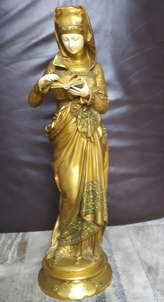 Taxatie van de waarde van het bronzen en ivoiren beeldje “Liseuse” gesigneerd door Carrier-Belleuse Taxatie van de waarde van het bronzen en ivoiren beeldje “Liseuse” gesigneerd door Carrier-Belleuse