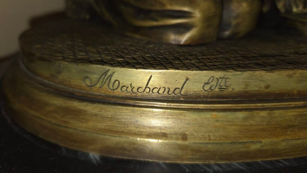 Taxatie van een bronzen klok op marmer die Cleopatra en Lesbie voorstelt, gesigneerd door de beeldhouwer Cumberworth en de oprichter Leon Marchand. Taxatie van een bronzen klok op marmer die Cleopatra en Lesbie voorstelt, gesigneerd door de beeldhouwer Cumberworth en de oprichter Leon Marchand.