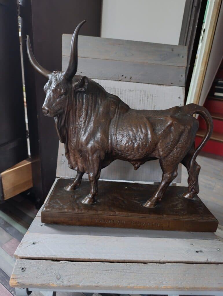Taxatie van de waarde van een antieke sculptuur getiteld Romeinse Stier Taxatie van de waarde van een antieke sculptuur getiteld Romeinse Stier
