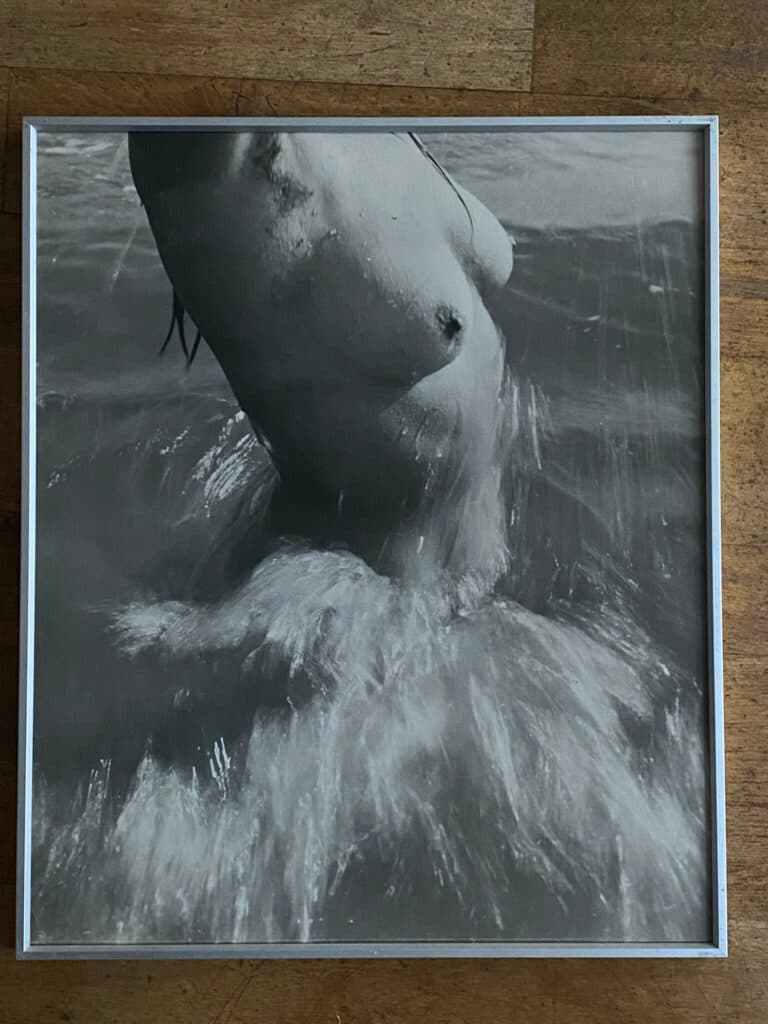Zeldzame fotografie uit de beroemde serie ‘Nu de la Mer’ van Lucien Clergue, referentie 320, Arles 1958 – Zwart-wit zilverdruk, beperkt tot 20 exemplaren Zeldzame fotografie uit de beroemde serie ‘Nu de la Mer’ van Lucien Clergue, referentie 320, Arles 1958 – Zwart-wit zilverdruk, beperkt tot 20 exemplaren