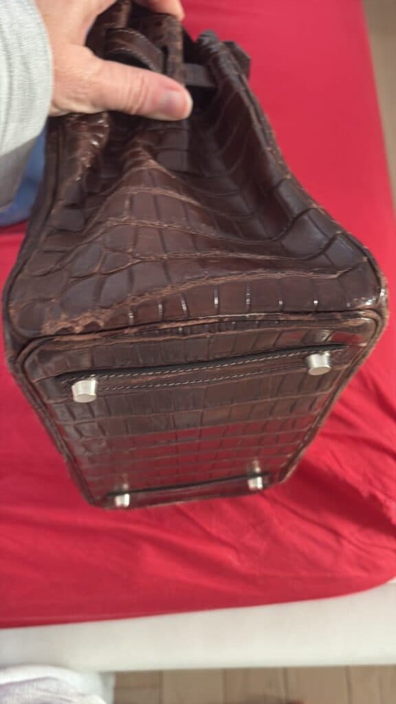 Taxatie van Vintage Mode Tas: Birkin 30 in Niloticus Krokodil van het jaar 2002 in Mat Bruin, een Stuk Haute Couture Taxatie van Vintage Mode Tas: Birkin 30 in Niloticus Krokodil van het jaar 2002 in Mat Bruin, een Stuk Haute Couture
