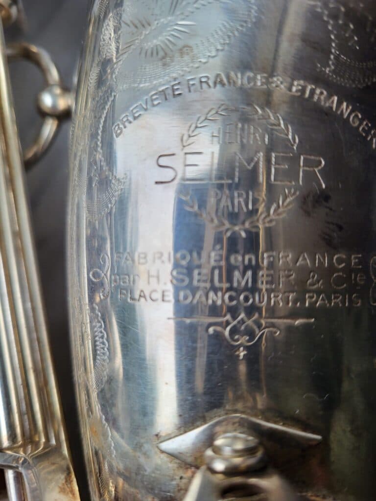 Taxatie van het vintage muziekinstrument: Zilveren Selmer saxofoon vervaardigd in Frankrijk door H. Selmer Paris Taxatie van het vintage muziekinstrument: Zilveren Selmer saxofoon vervaardigd in Frankrijk door H. Selmer Paris