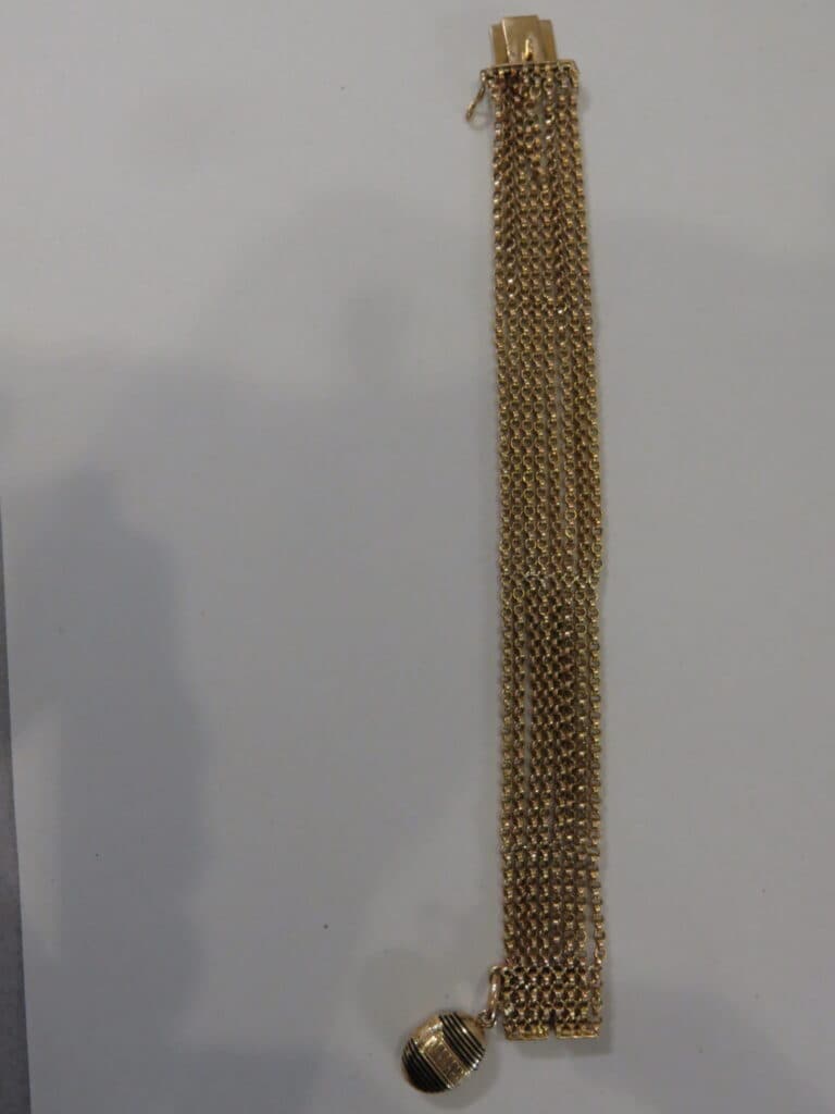 Taxatie van de waarde van een 18-karaats geelgouden armband bestaande uit acht kettingen