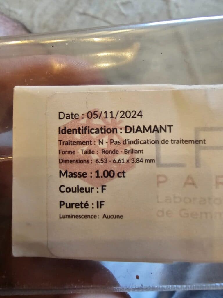 Ring van hoge kwaliteit met een diamant van 1.00 karaat, briljant, kleur F, zuiverheid IF, gecertificeerd door LFG Parijs Ring van hoge kwaliteit met een diamant van 1.00 karaat, briljant, kleur F, zuiverheid IF, gecertificeerd door LFG Parijs