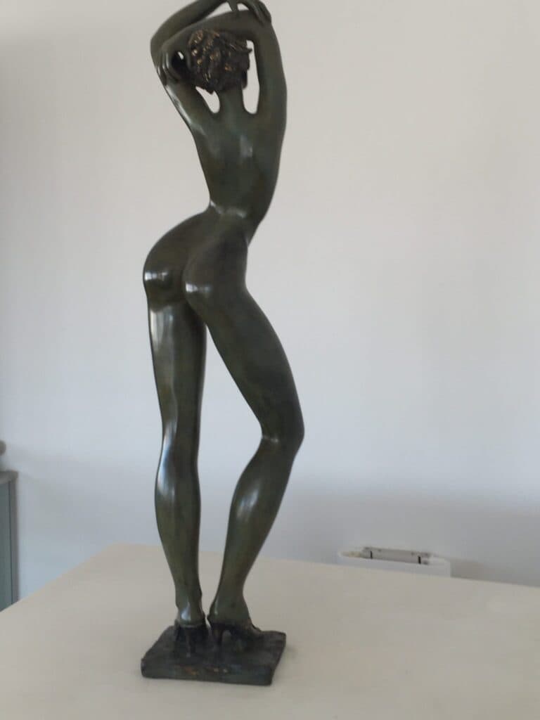 Taxatie van een Bronzen Sculptuur Getiteld Naakte Arabesque Met Afmetingen van 90x20x17 cm, Aangekocht op 03 Januari 2005 en Genummerd 1 van 8 Taxatie van een Bronzen Sculptuur Getiteld Naakte Arabesque Met Afmetingen van 90x20x17 cm, Aangekocht op 03 Januari 2005 en Genummerd 1 van 8