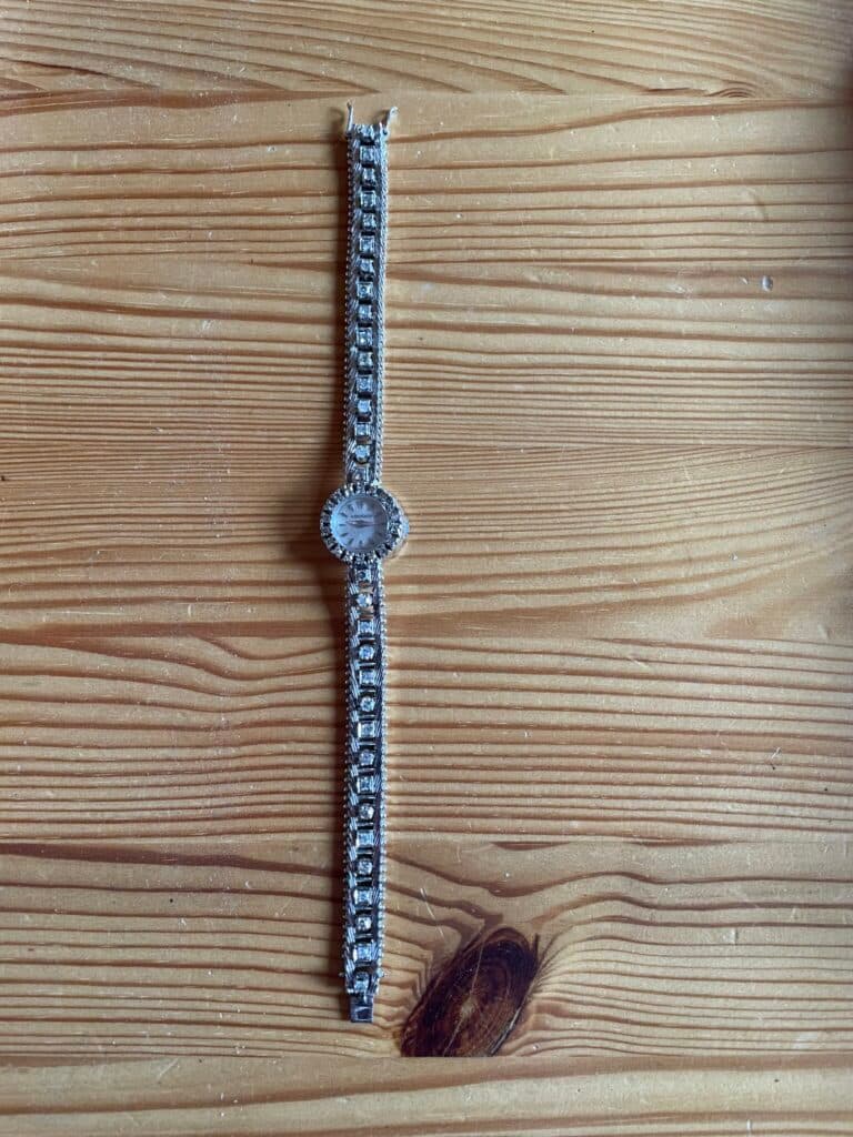 Taxatie van waarde voor een polshorloge van het merk Jaeger Lecoultre, een waardevol familie-erfstuk uit de jaren 50-60 in goede staat Taxatie van waarde voor een polshorloge van het merk Jaeger Lecoultre, een waardevol familie-erfstuk uit de jaren 50-60 in goede staat
