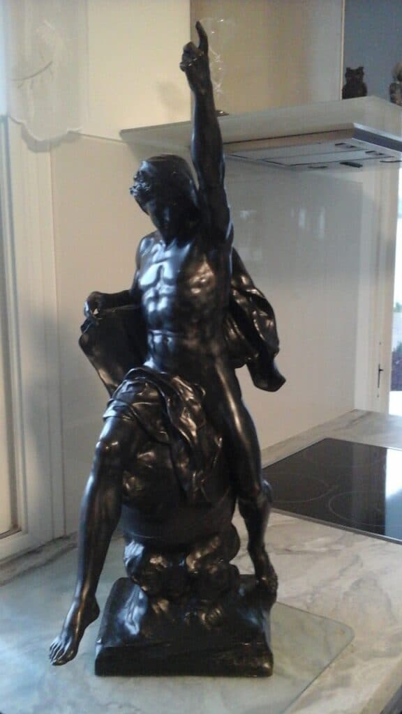 “Taxatie van de waarde van een bronzen sculptuur van E-PICAULT met een hoogte van 74 cm met stempel van de gieter colin-paris” “Taxatie van de waarde van een bronzen sculptuur van E-PICAULT met een hoogte van 74 cm met stempel van de gieter colin-paris”