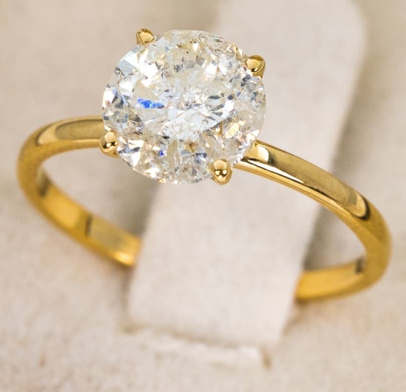 Charmante ring van 18-karaats geelgoud met een prachtige IGI-gecertificeerde diamant van 2,01 karaat