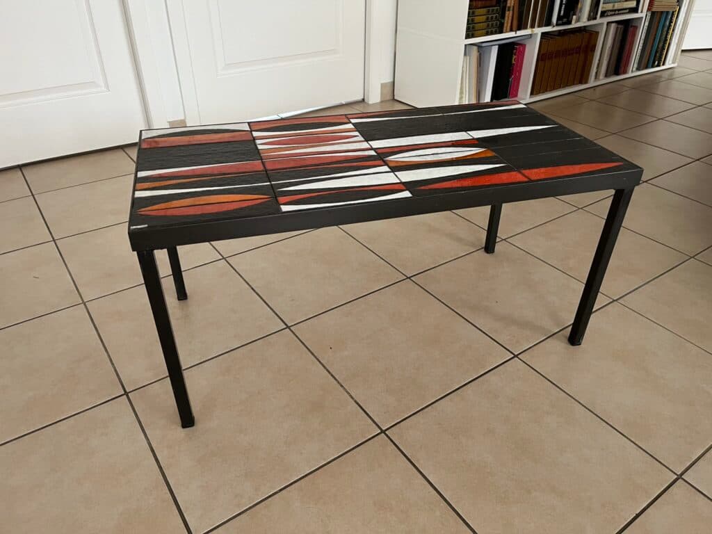 Taxatie van de waarde van de salontafel Capron La Navette met afmetingen 40X80 uit het jaar 1960