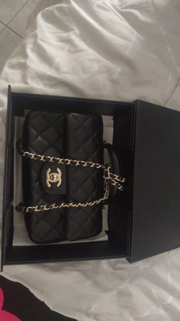 Evaluatie van de Waarde van een Chanel Tas in de Vintage Mode