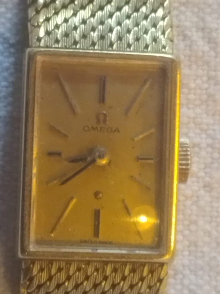 Taxatie van de waarde van een gouden Omega-horloge voor dames met een gewicht van 40g Taxatie van de waarde van een gouden Omega-horloge voor dames met een gewicht van 40g