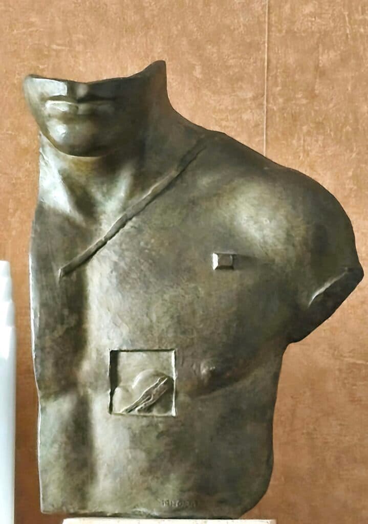 Taxatie van de waarde van de sculptuur Asclepios, een bronzen buste met een groenachtige nuance door Igor Mitoraj