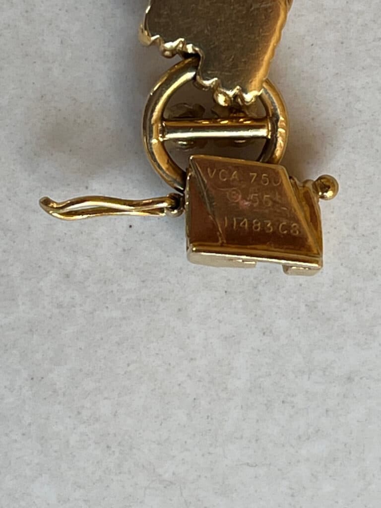 Titel: Majestueuze armband van 18-karaats goud bezet met diamanten en blauwe saffieren, lengte van 20 cm