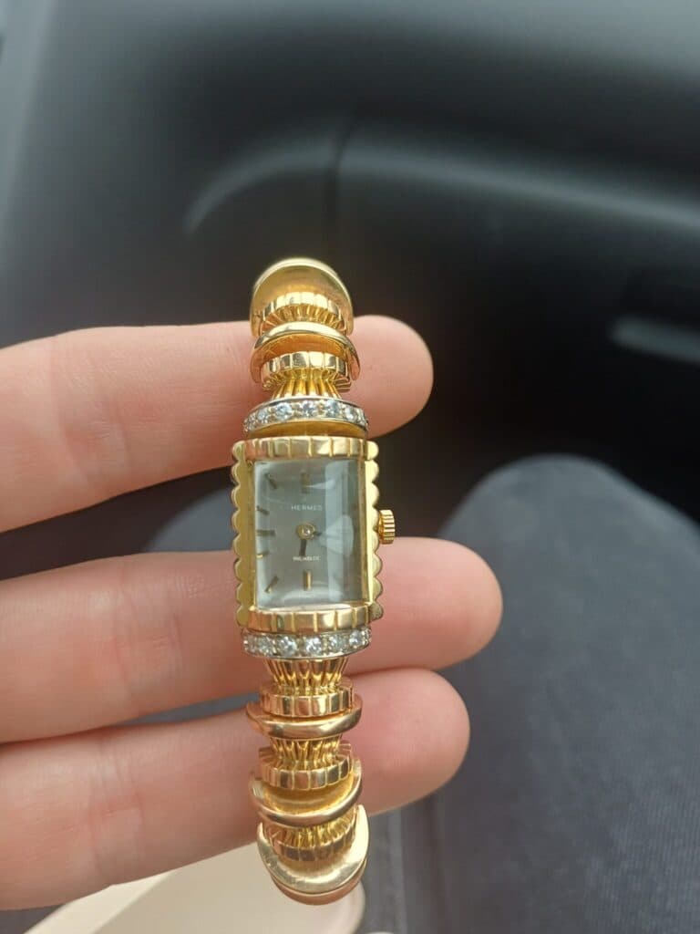Taxatie van de waarde van een vintage horloge van het merk Hermes in goede staat Taxatie van de waarde van een vintage horloge van het merk Hermes in goede staat