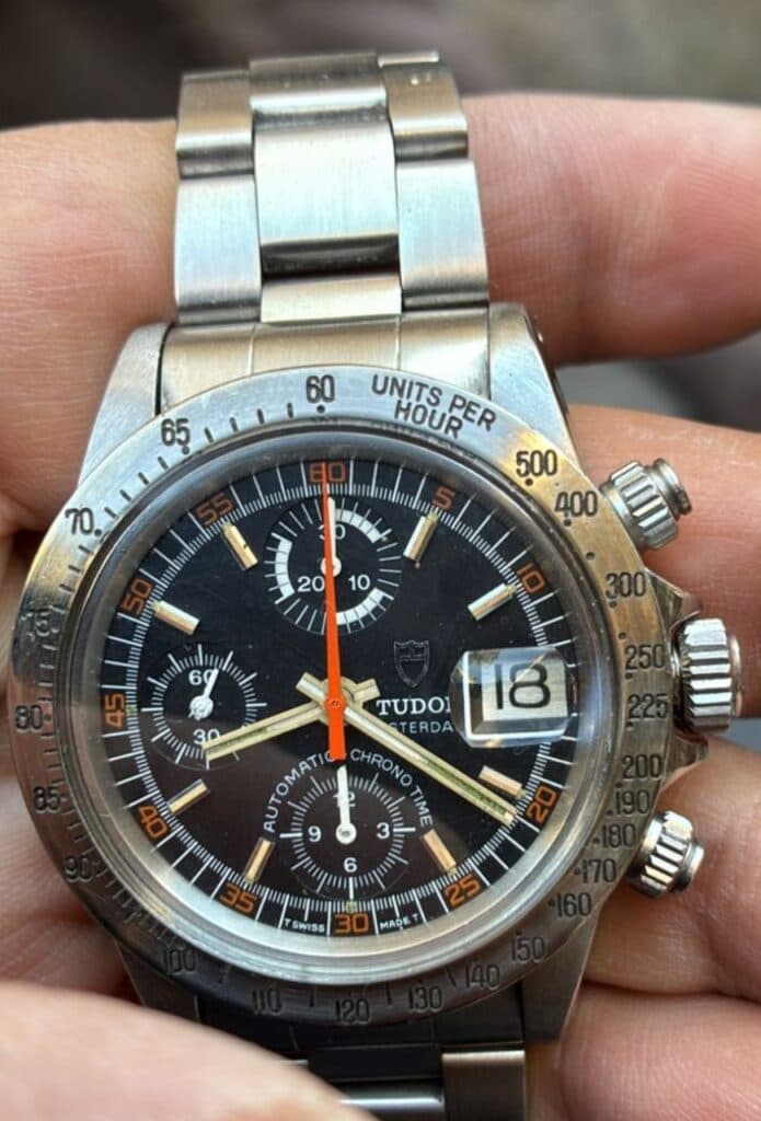 Taxatie van de prijs voor een automatische horloge van het merk Tudor met chronograaffunctie